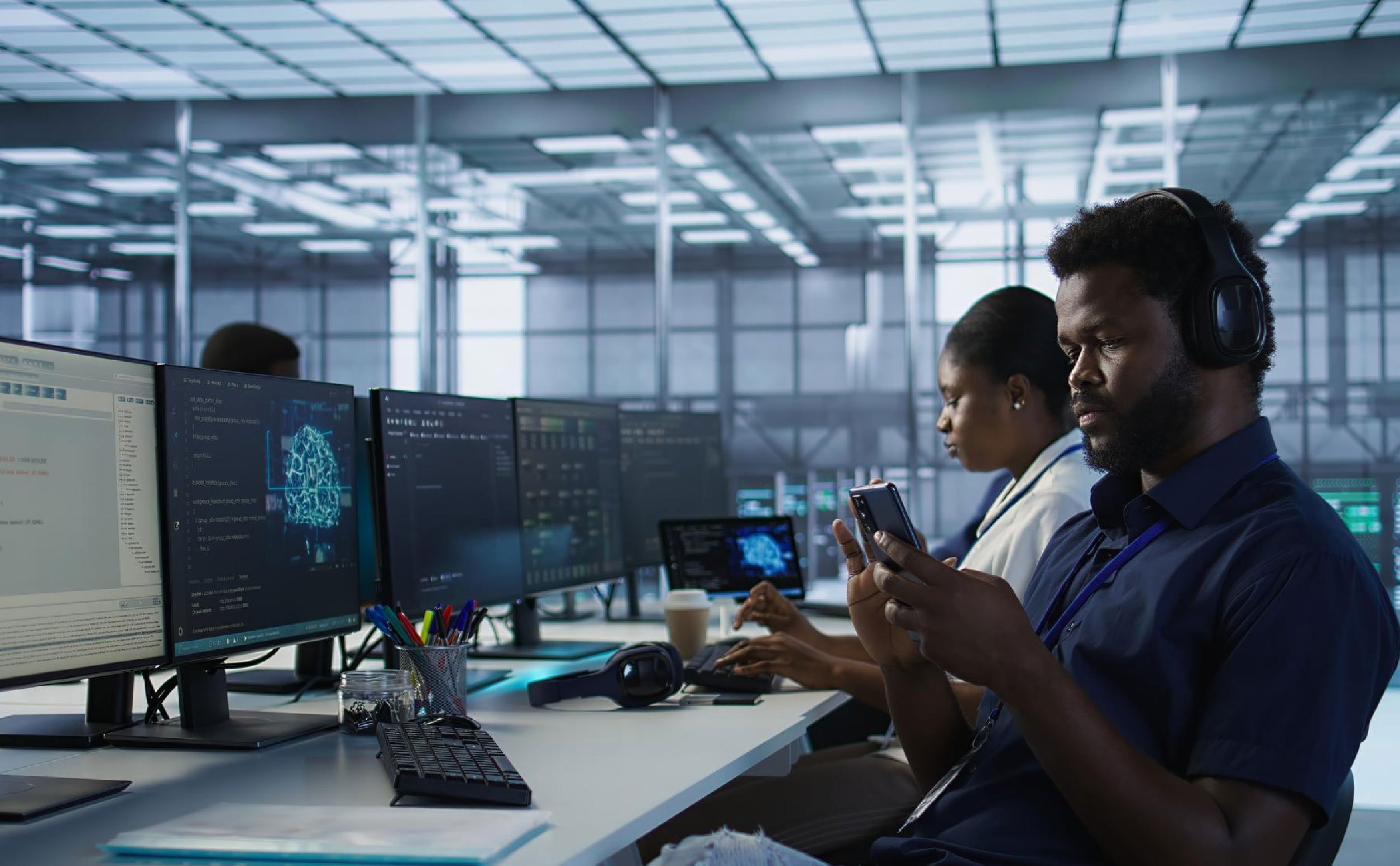 IT enables cmms data center it expert texting smartphone
