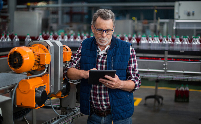 CMMS design factory worker using digital tablet